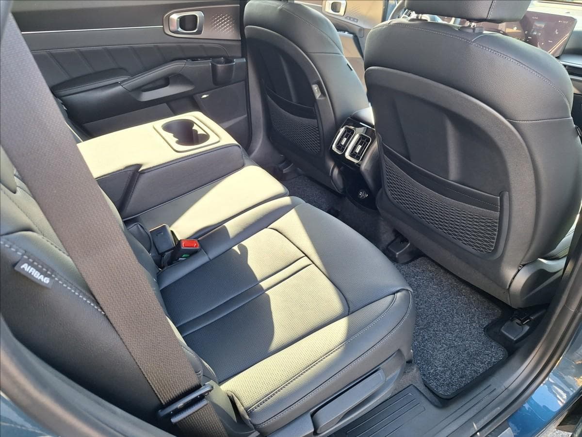 2024 Kia SORENTO - 16