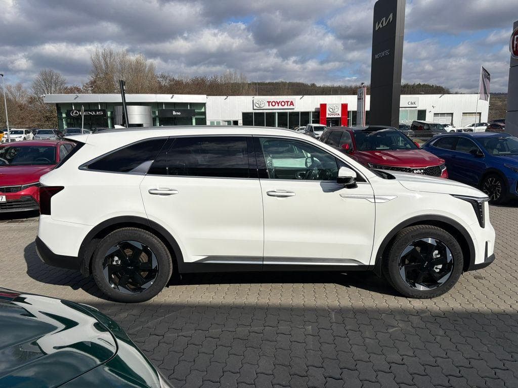 2026 Kia SORENTO - 8
