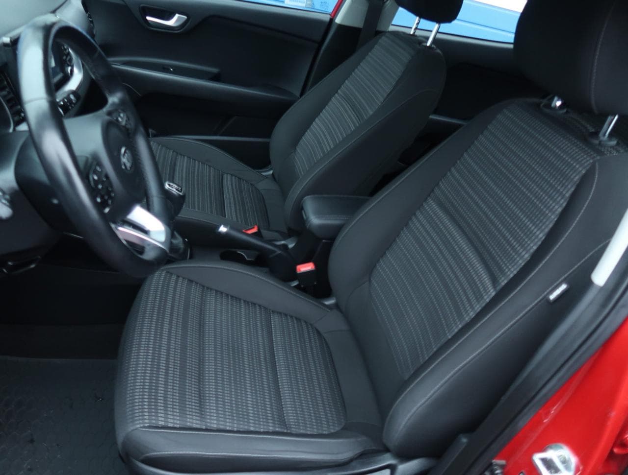 2018 Kia STONIC - 16