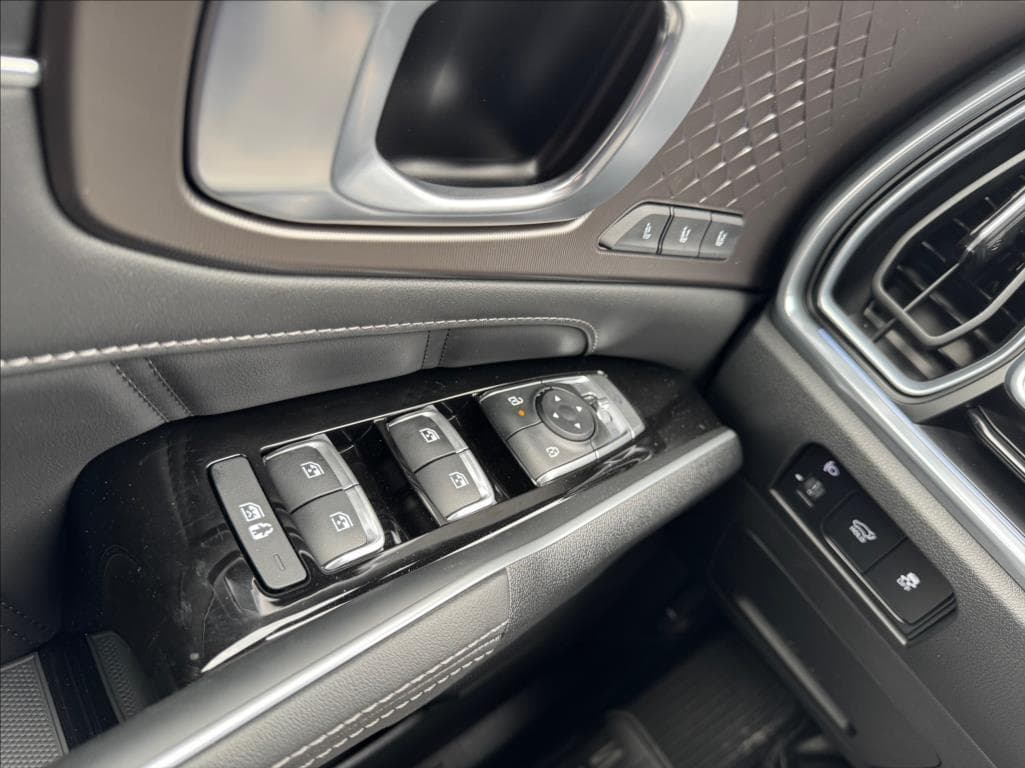 2025 Kia SORENTO - 16