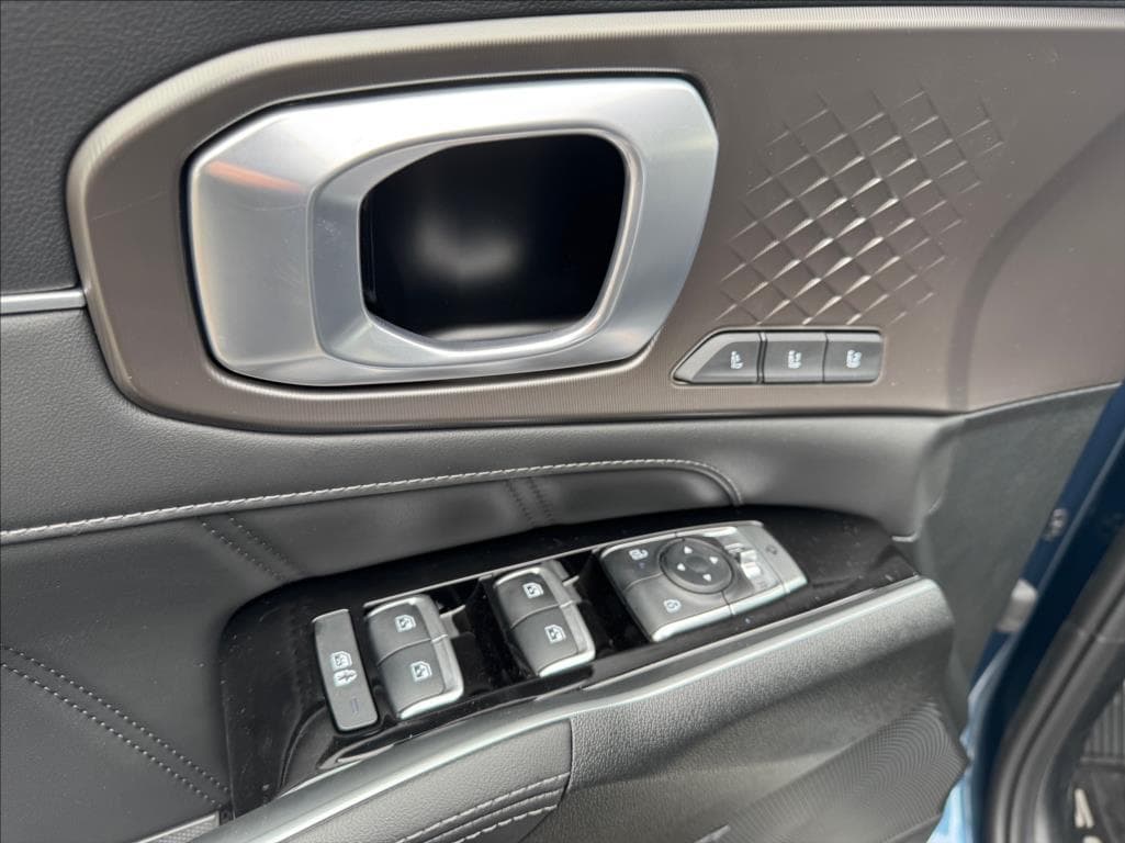 2025 Kia SORENTO - 10