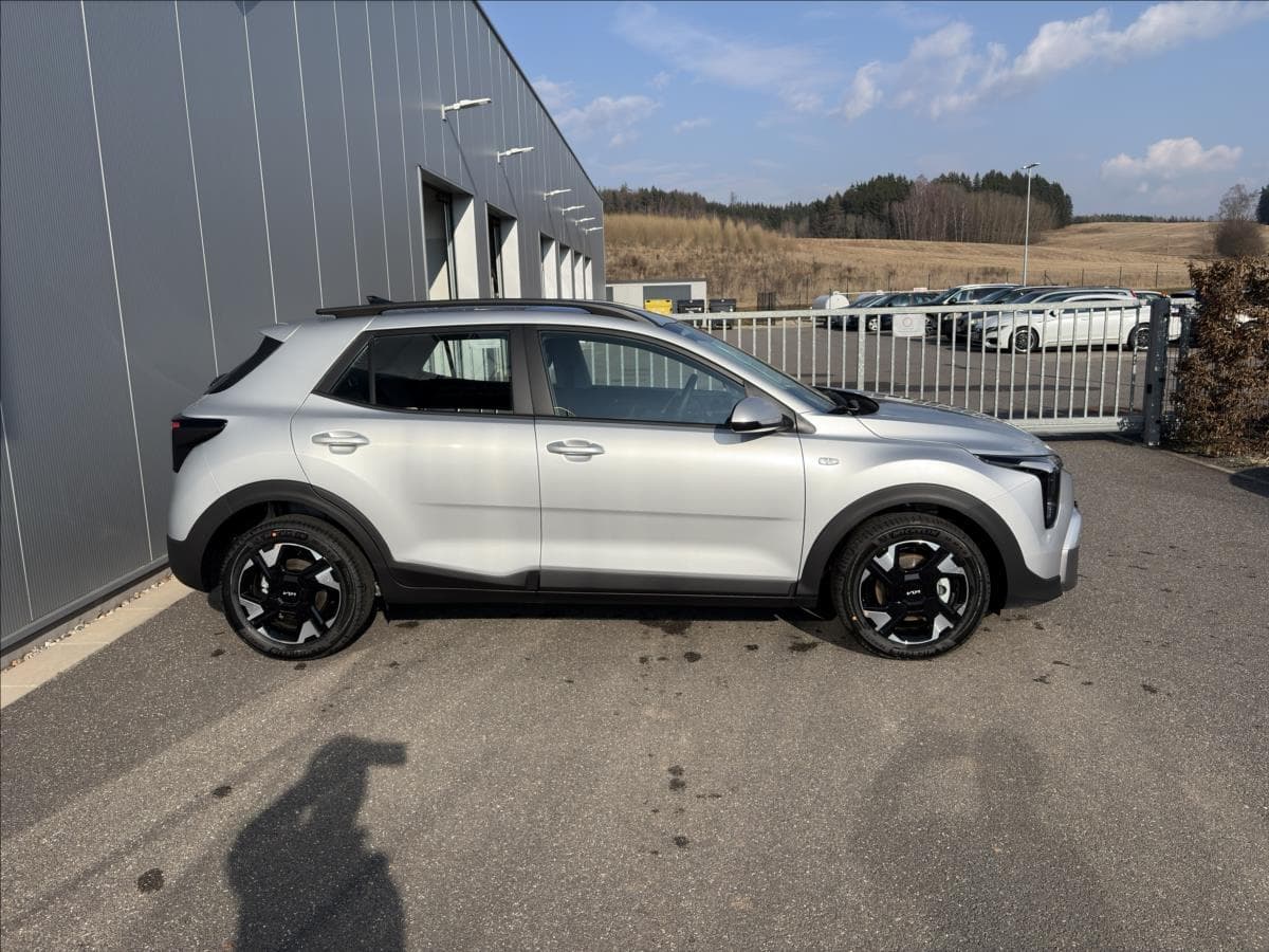 2025 Kia STONIC - 4