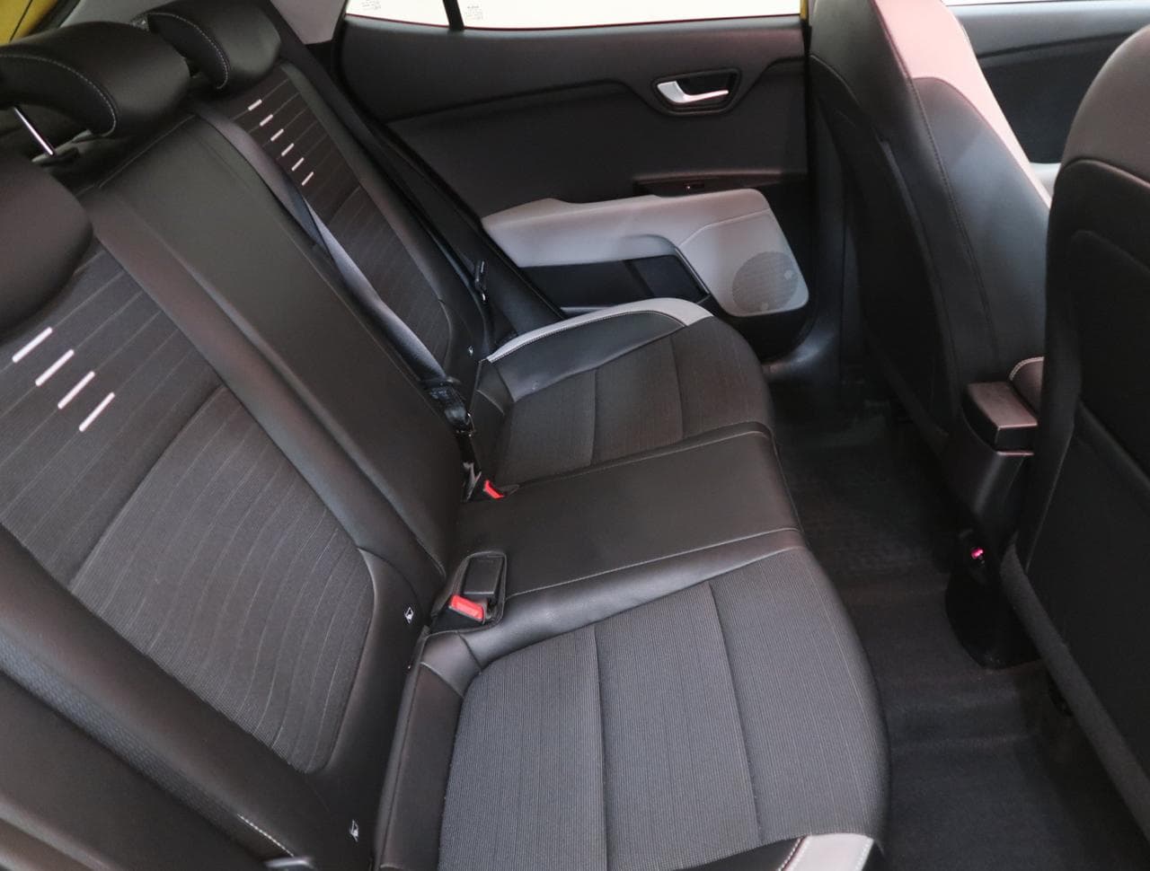 2022 Kia Stonic - 13