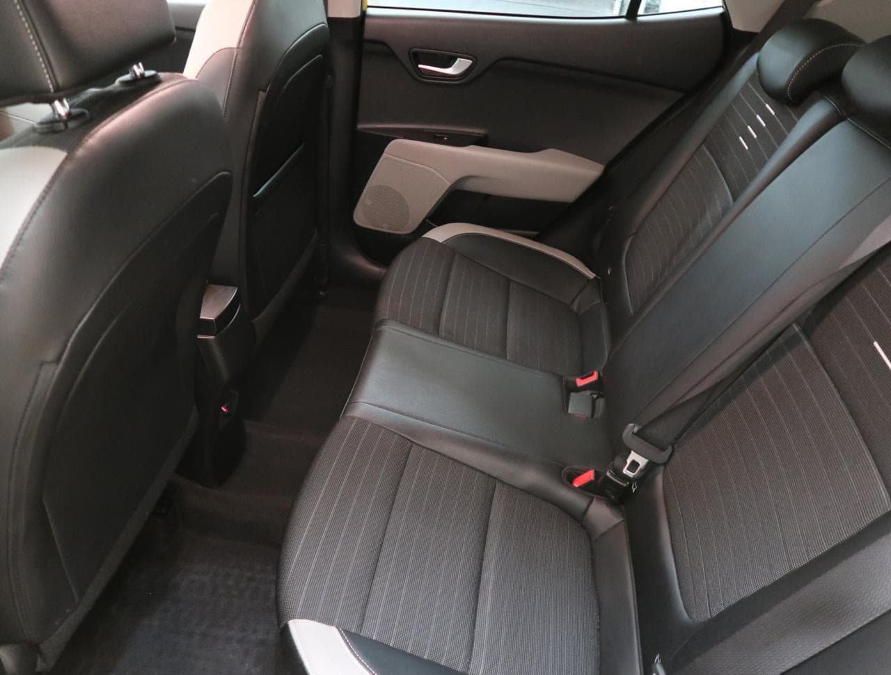 2022 Kia Stonic - 15