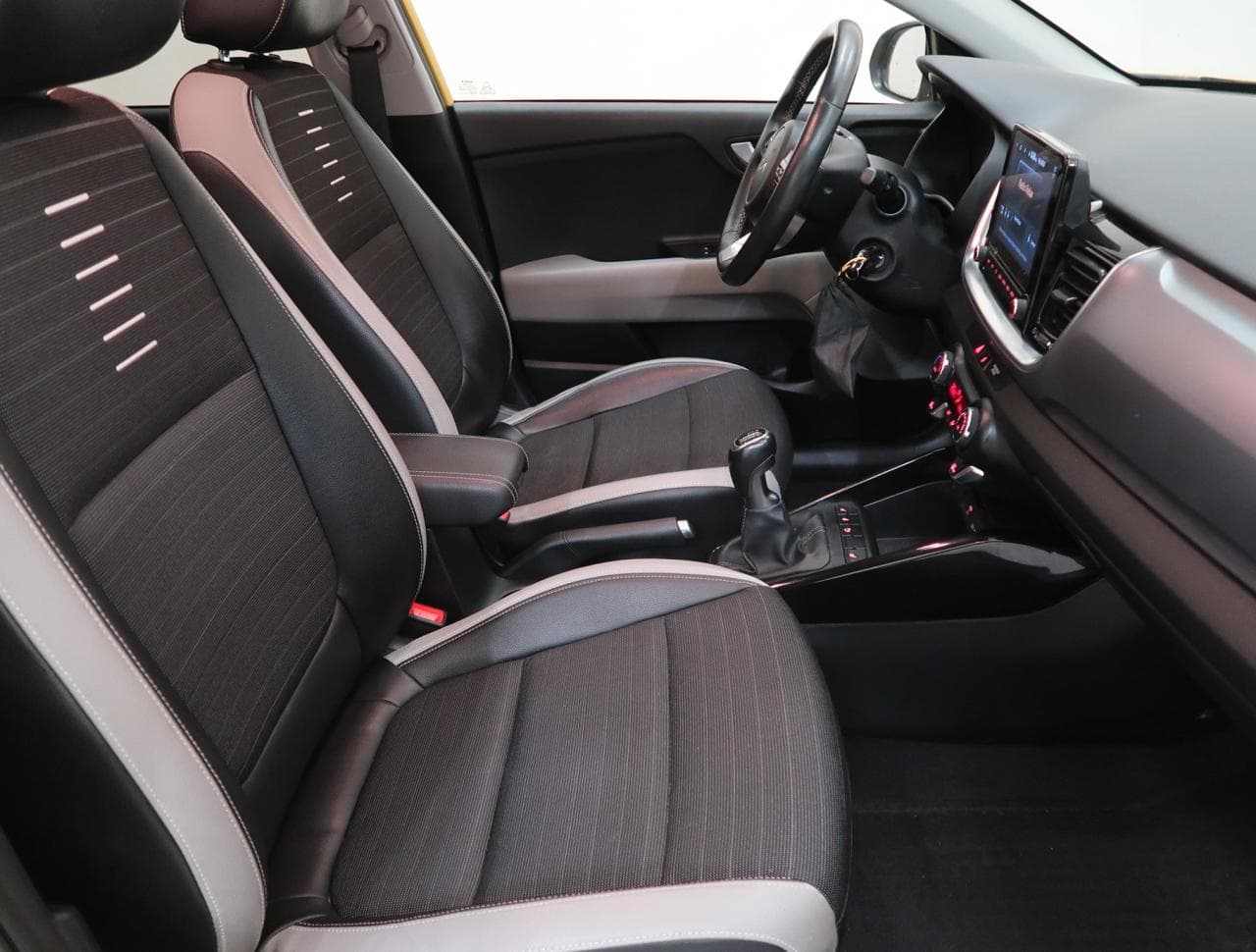 2022 Kia Stonic - 12