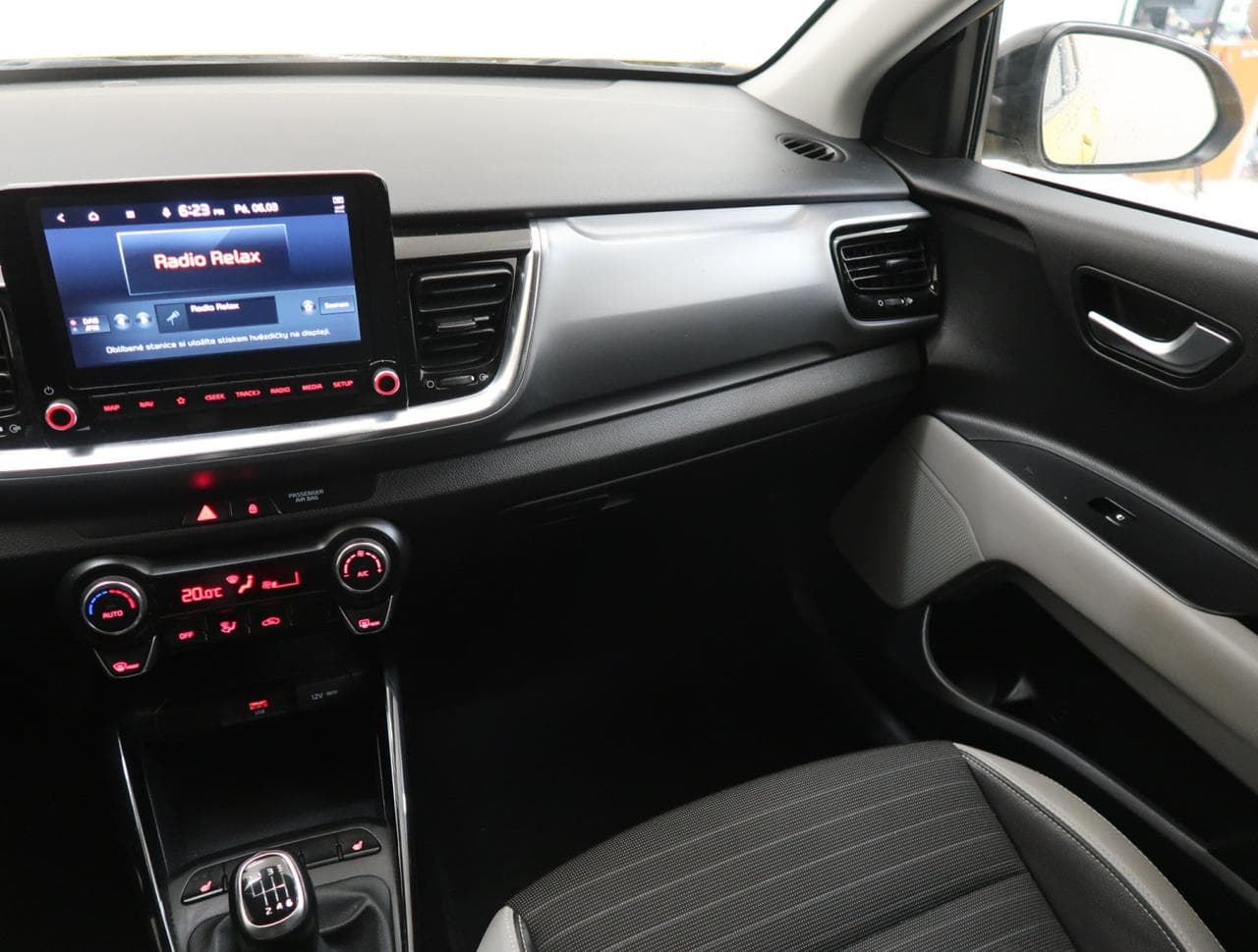 2022 Kia Stonic - 11