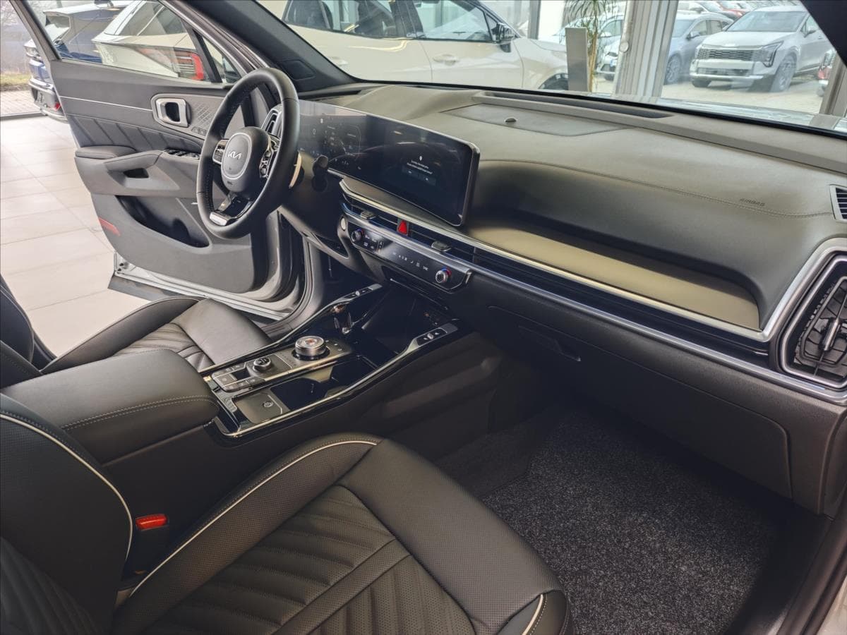 2025 Kia SORENTO - 16