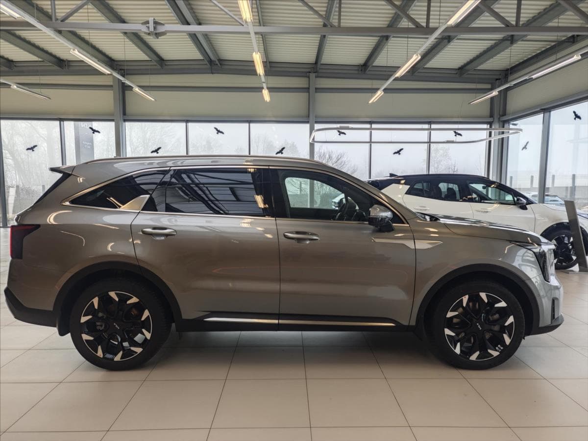2025 Kia SORENTO - 6