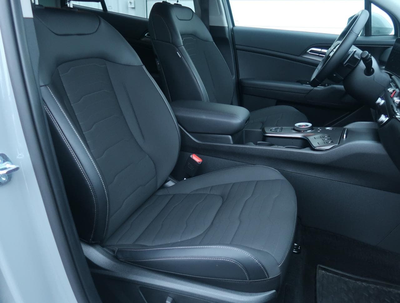 2025 Kia SPORTAGE - 12