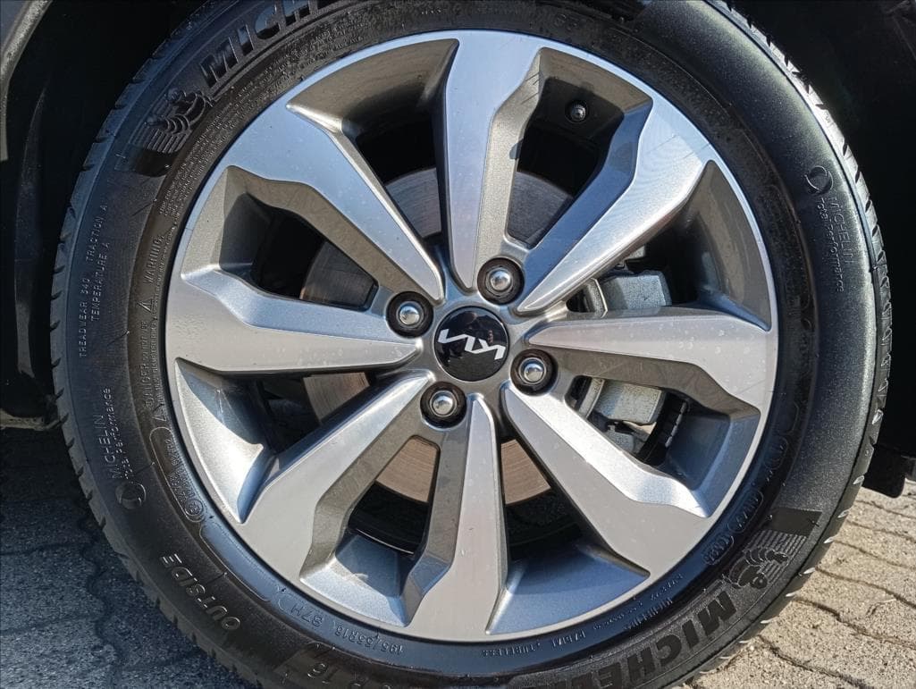 2025 Kia STONIC - 12
