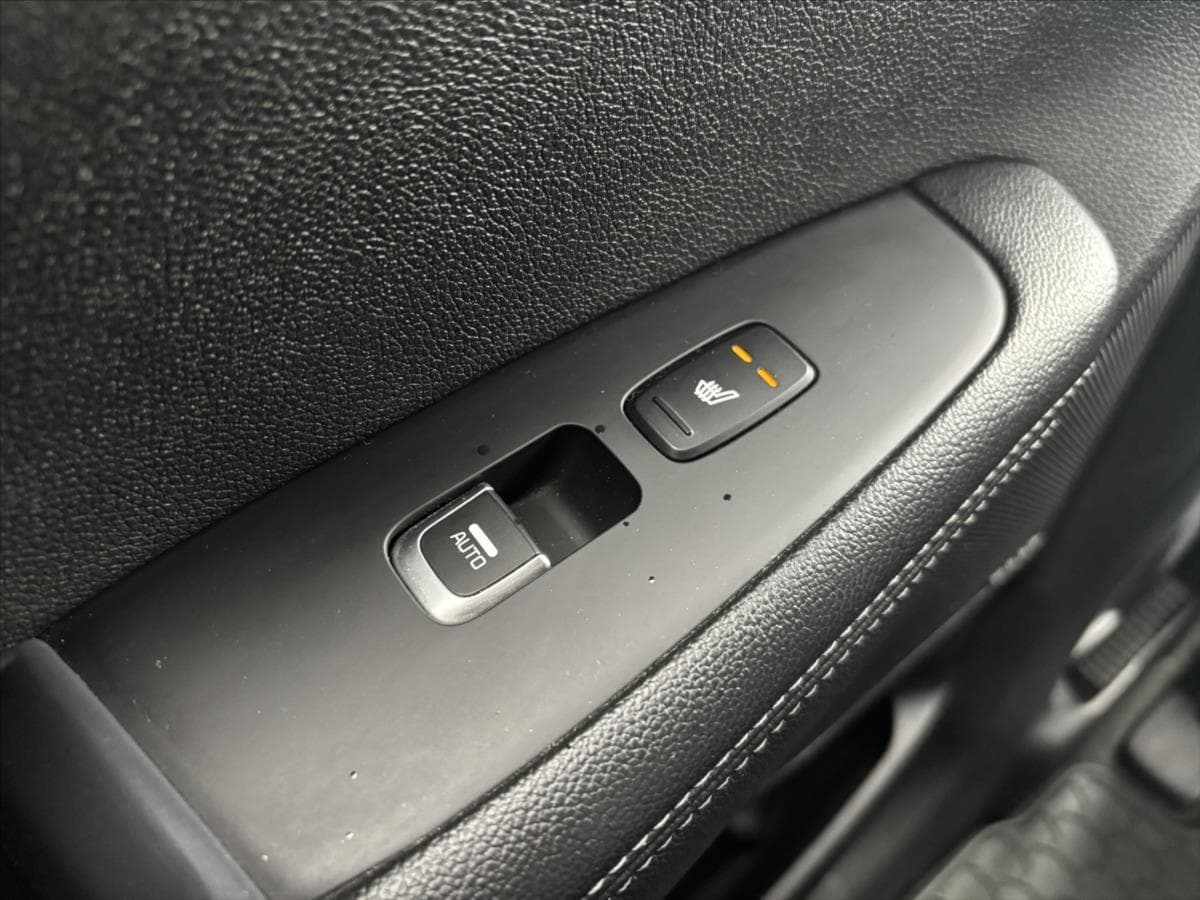 2016 Kia Sorento - 25