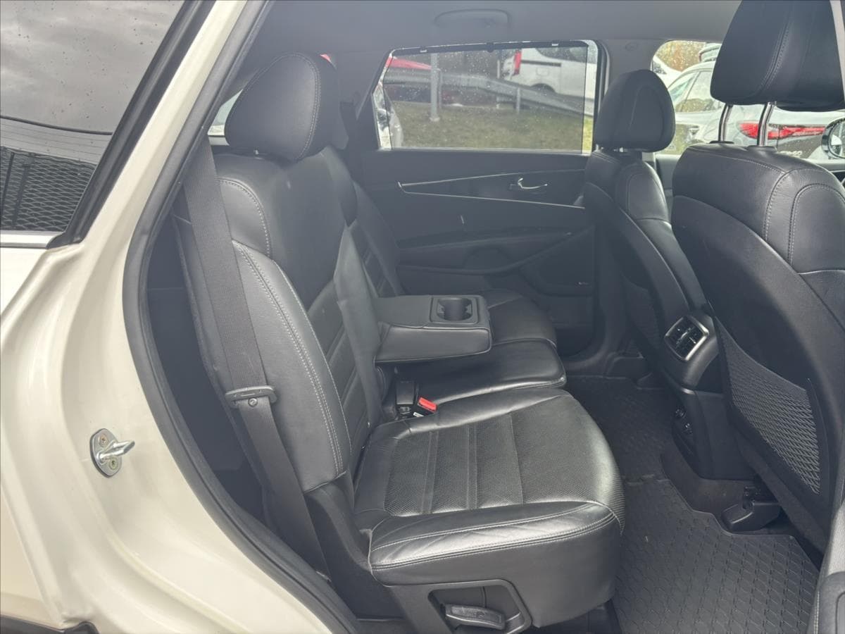 2016 Kia Sorento - 33