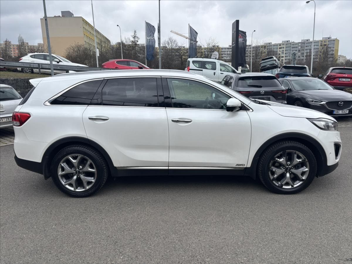 2016 Kia Sorento - 11