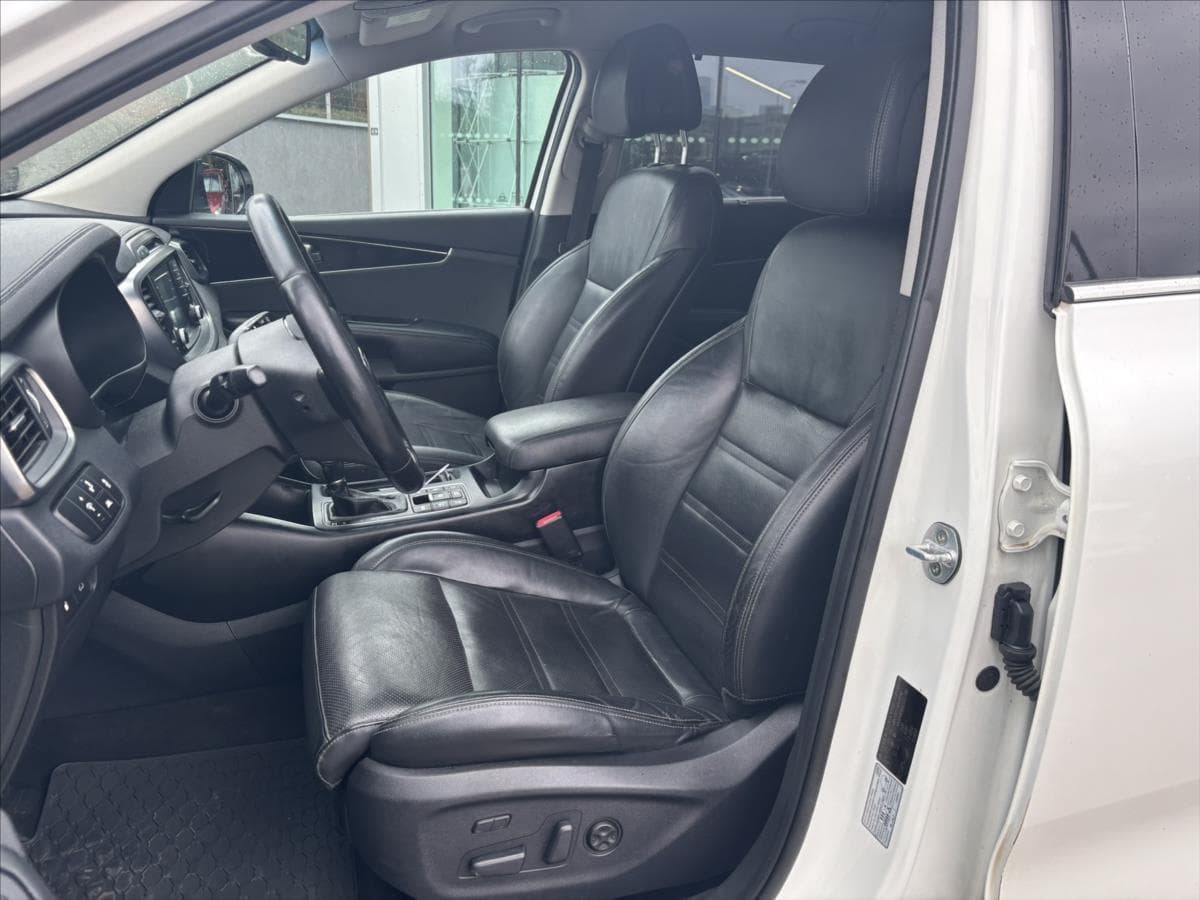 2016 Kia Sorento - 19