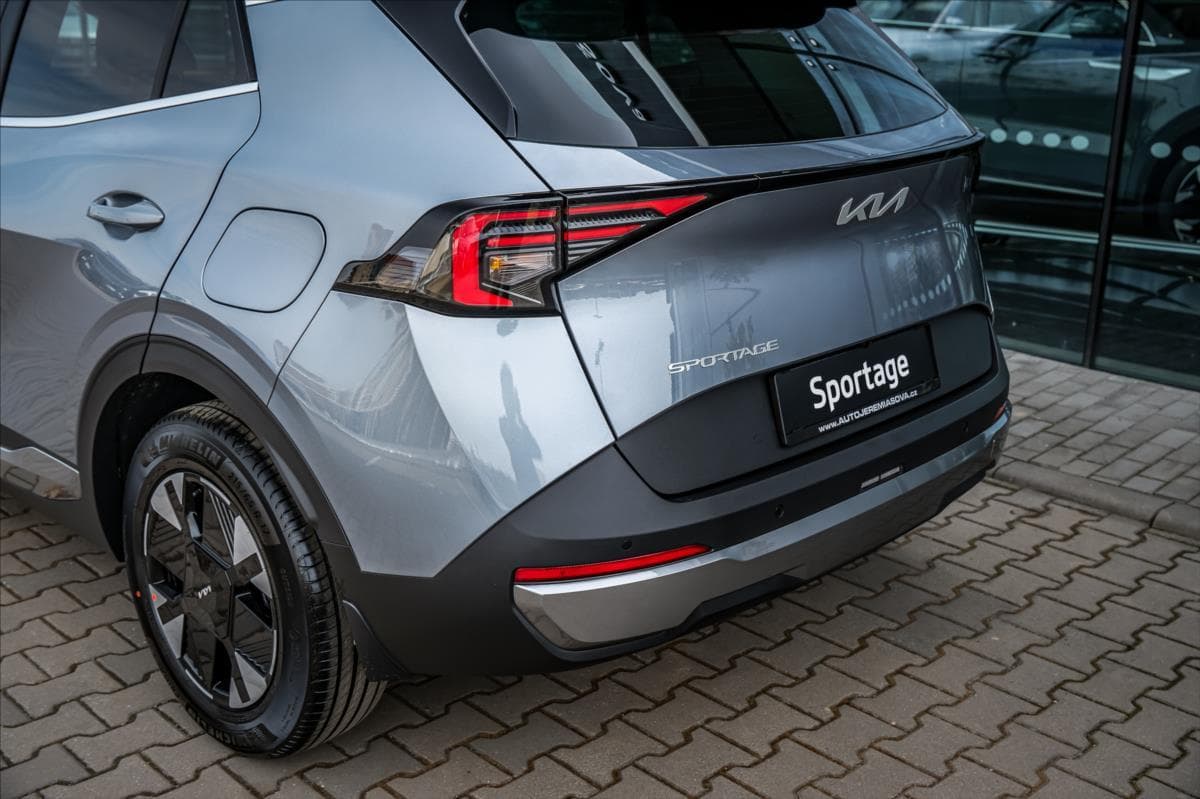2025 Kia SPORTAGE - 13