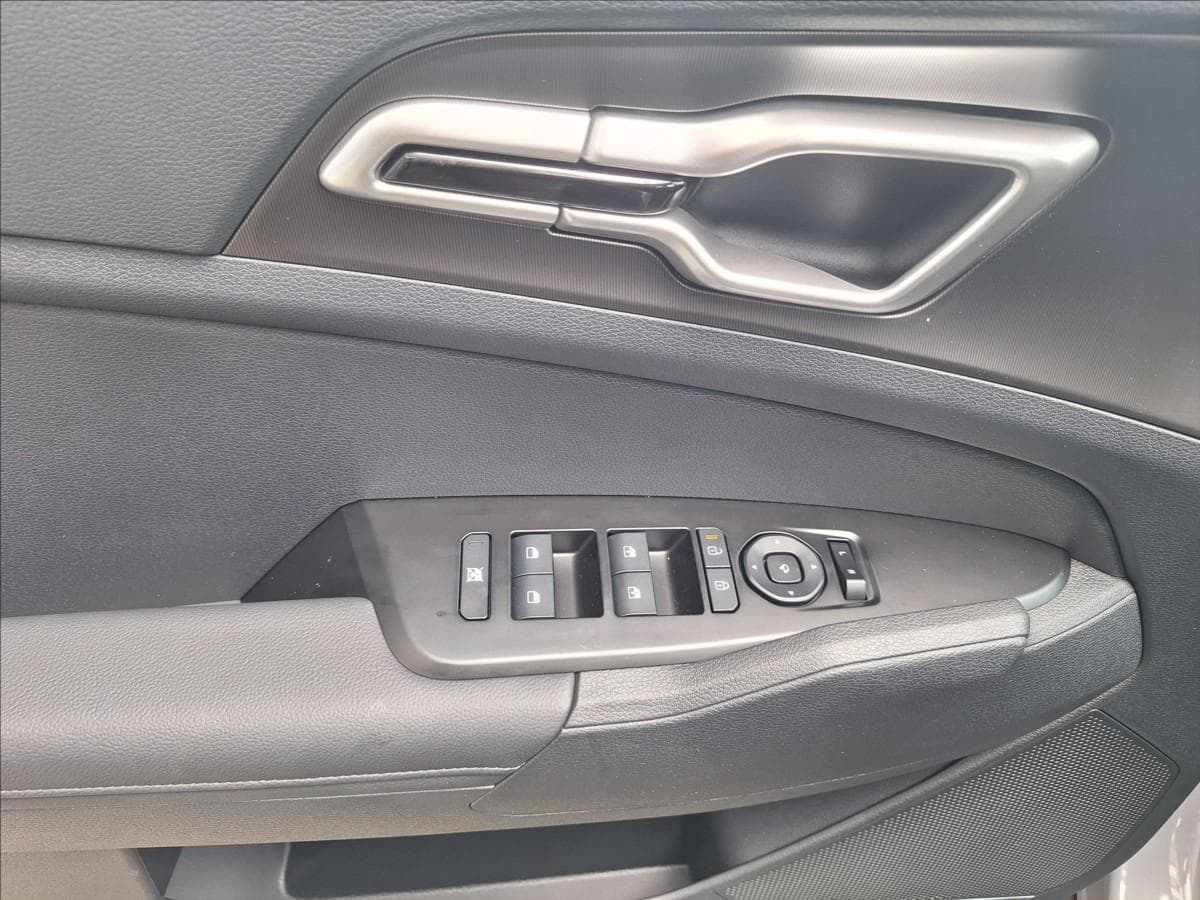 2025 Kia SPORTAGE - 18