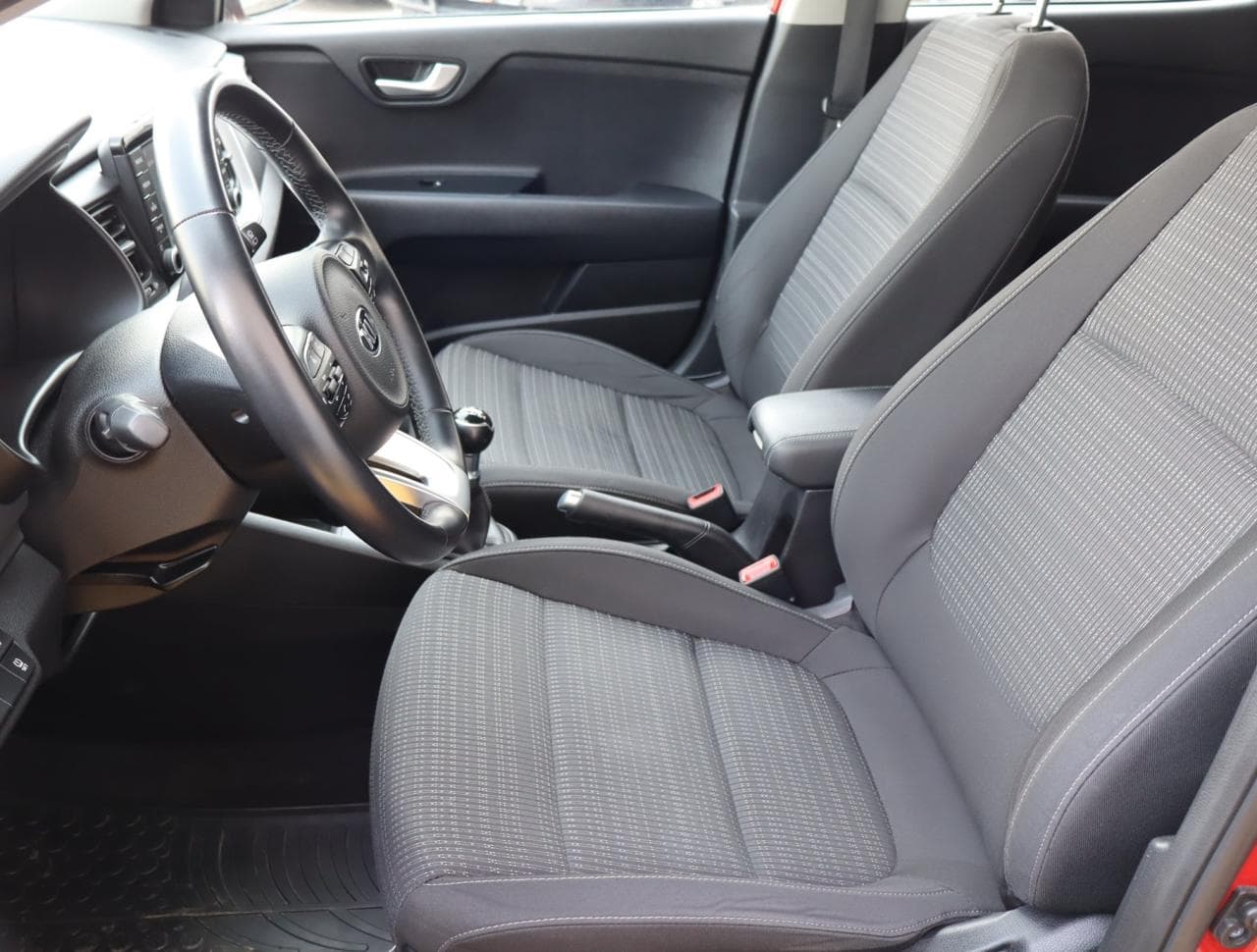 2019 Kia Stonic - 31