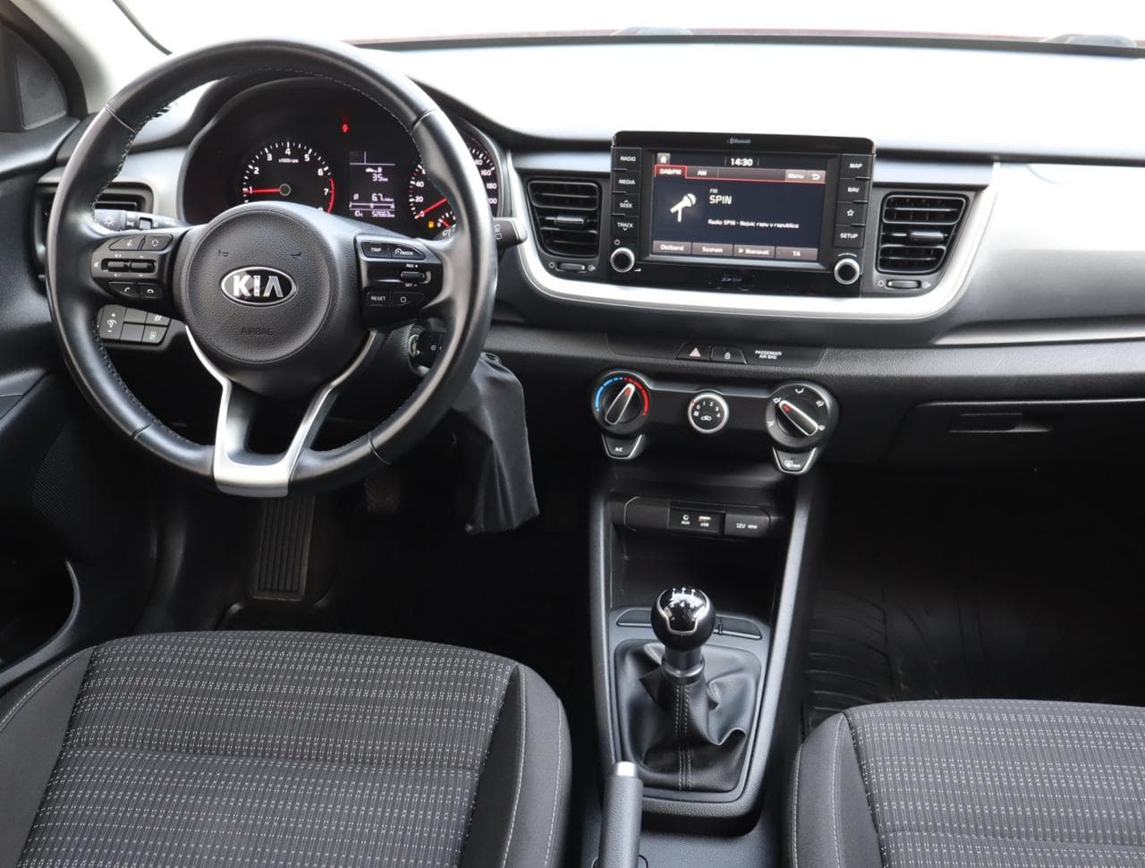 2019 Kia Stonic - 19