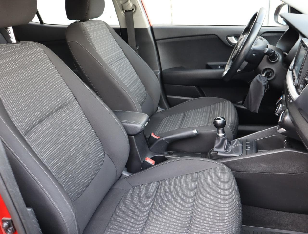 2019 Kia Stonic - 23