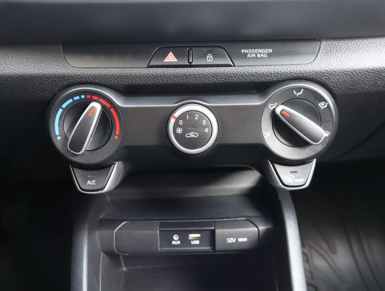 2019 Kia Stonic - 37