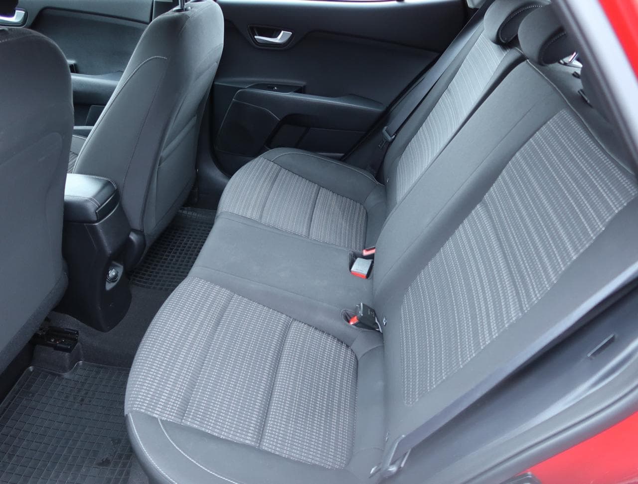 2018 Kia STONIC - 27