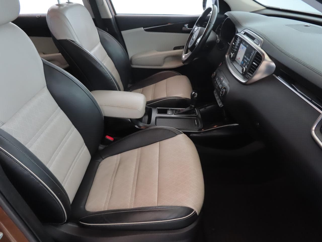 2018 Kia SORENTO - 20