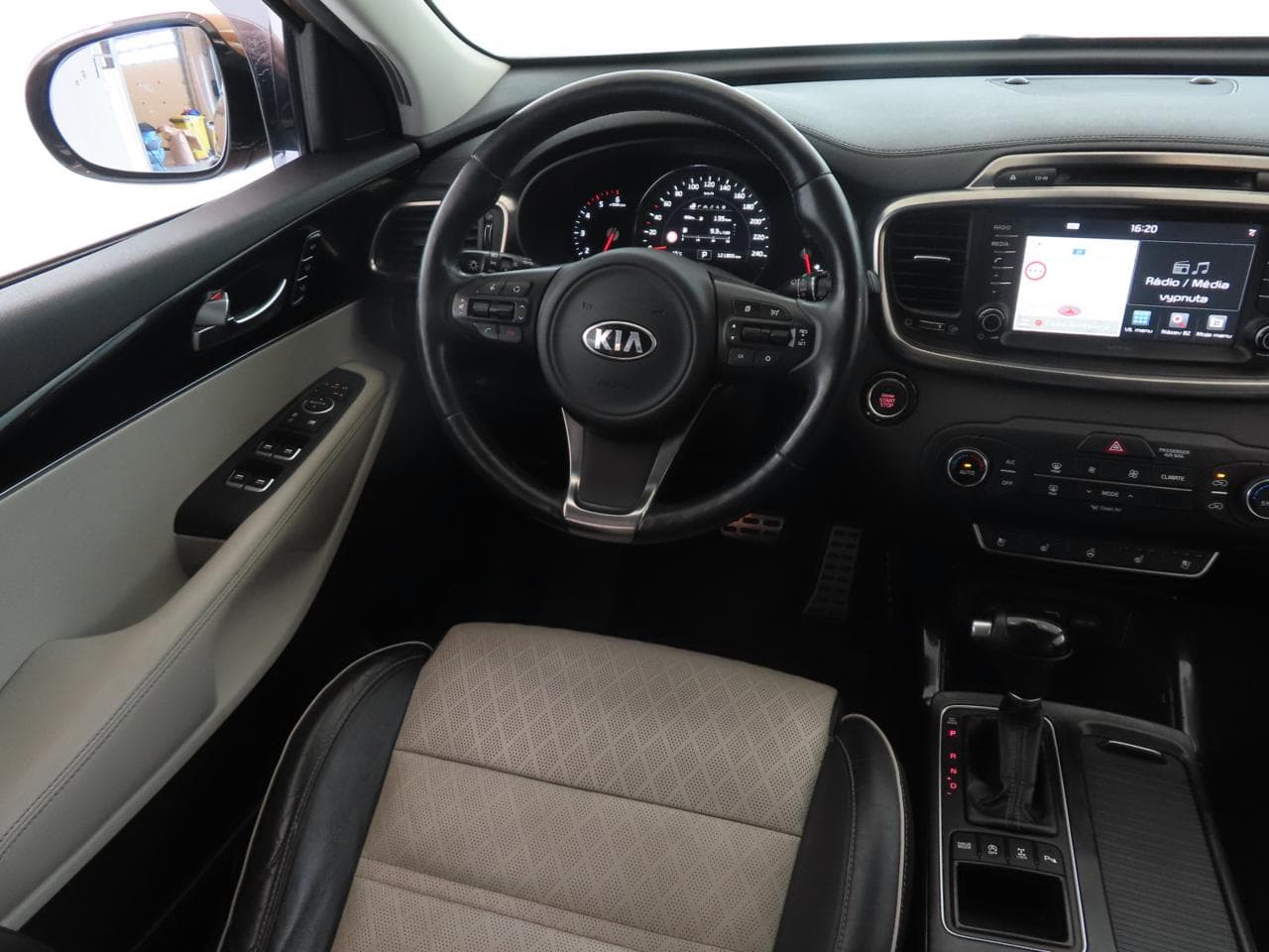 2018 Kia SORENTO - 14