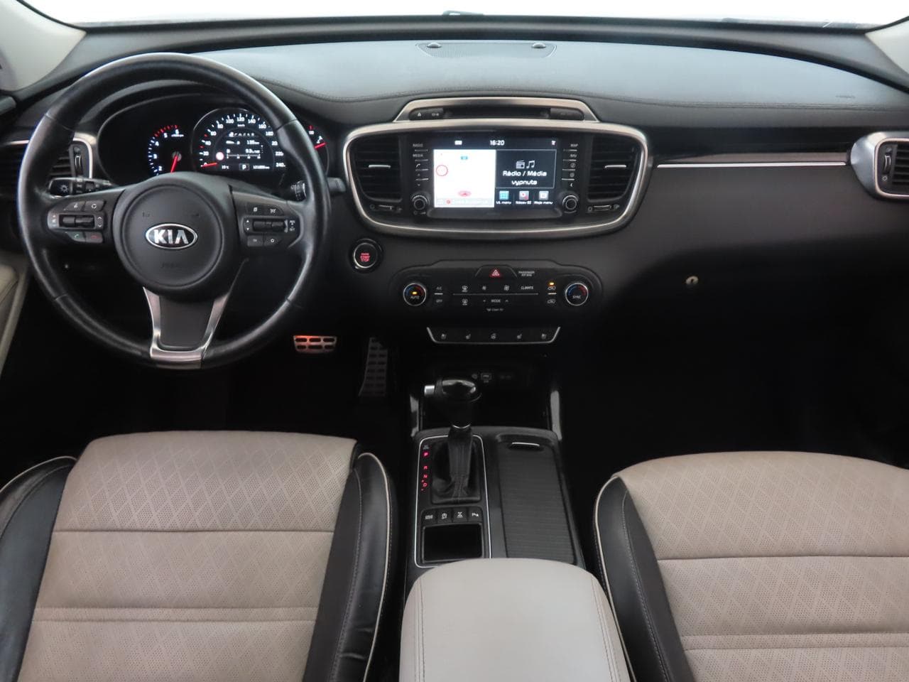 2018 Kia SORENTO - 16