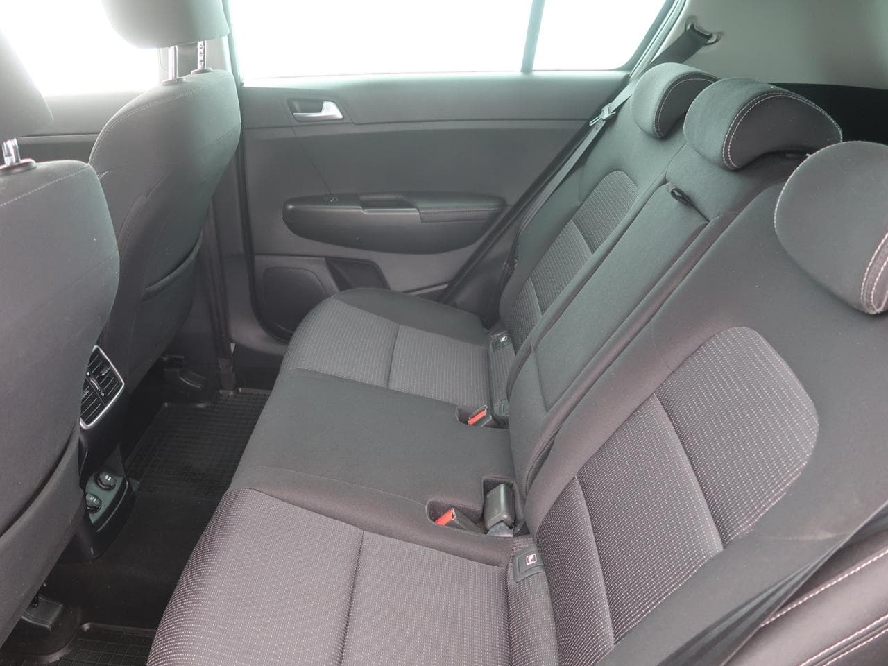 2021 Kia SPORTAGE - 17