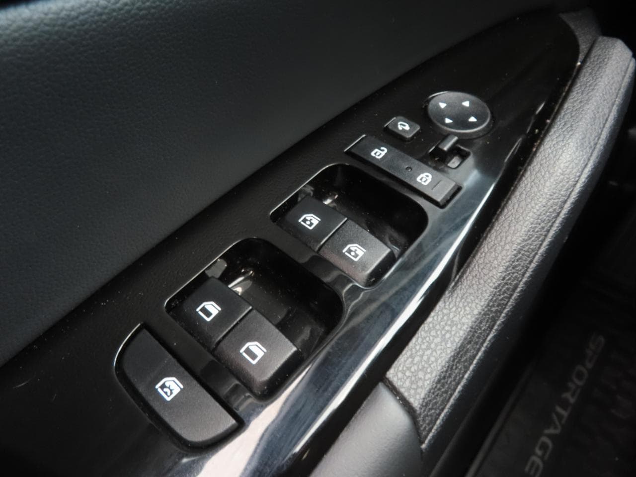 2025 Kia SPORTAGE - 31