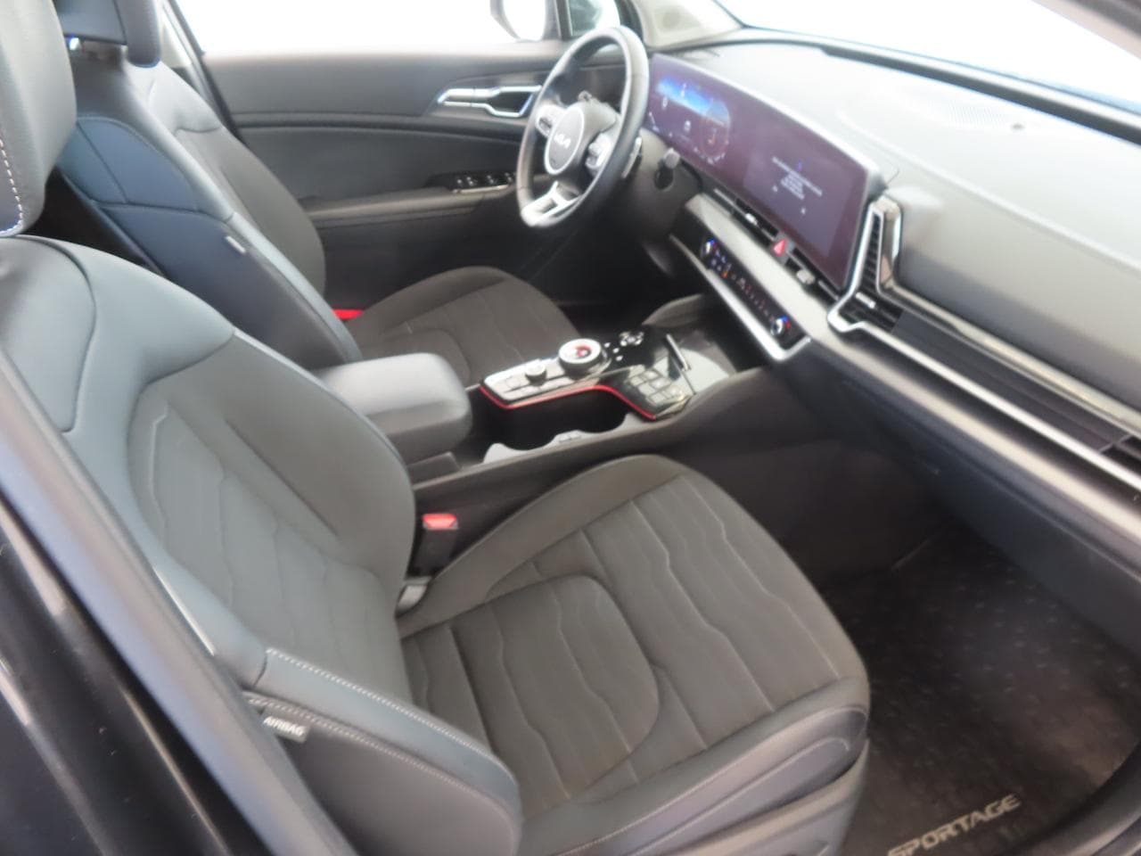 2025 Kia SPORTAGE - 17
