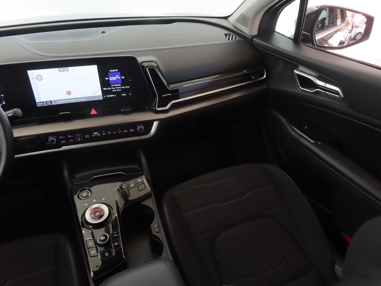 2025 Kia SPORTAGE - 16