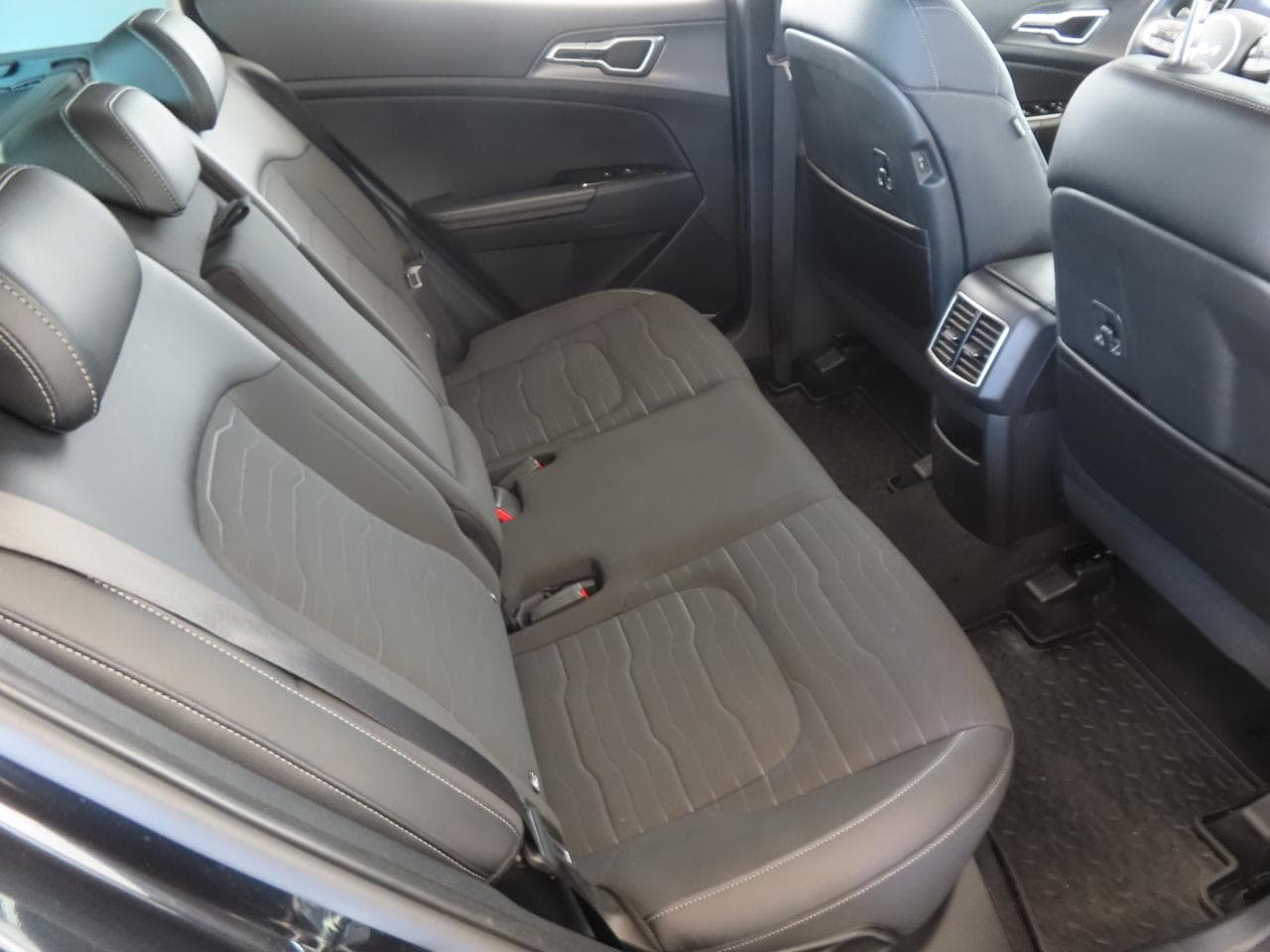 2025 Kia SPORTAGE - 19
