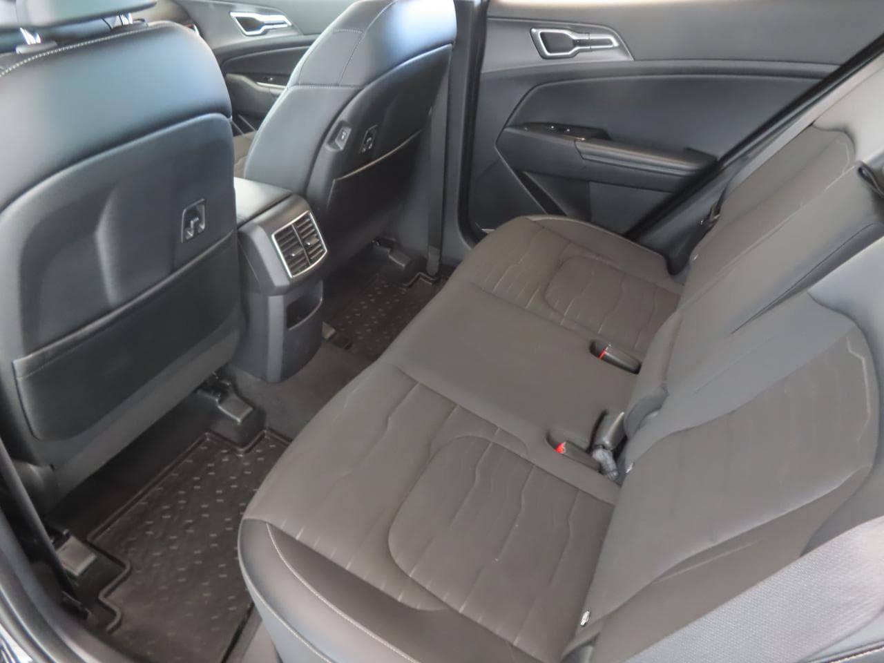 2025 Kia SPORTAGE - 23