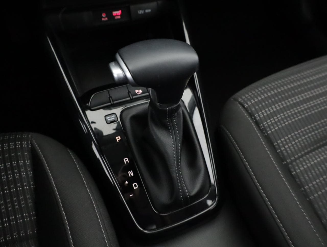 2020 Kia STONIC - 22