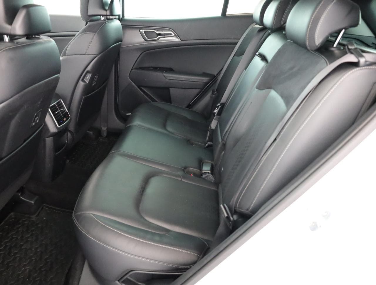 2022 Kia SPORTAGE - 12