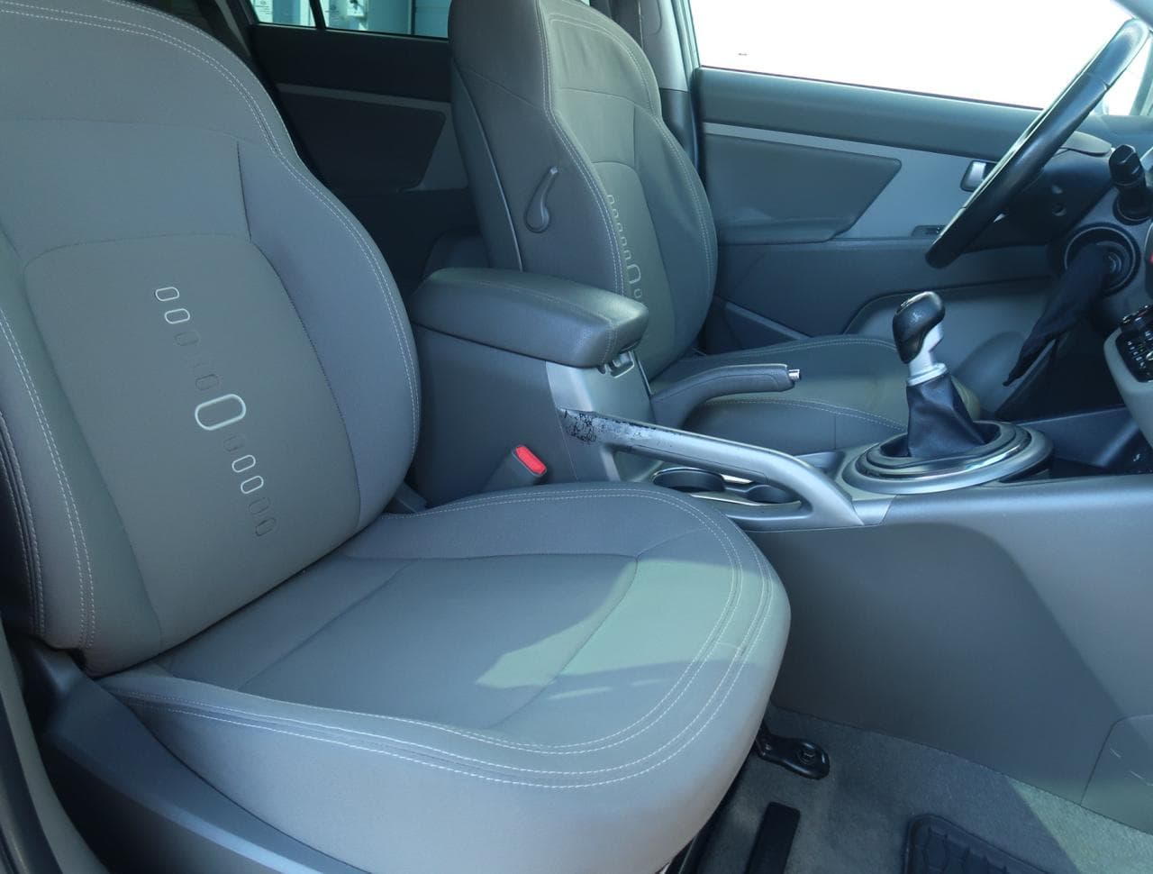 2010 Kia SPORTAGE - 12