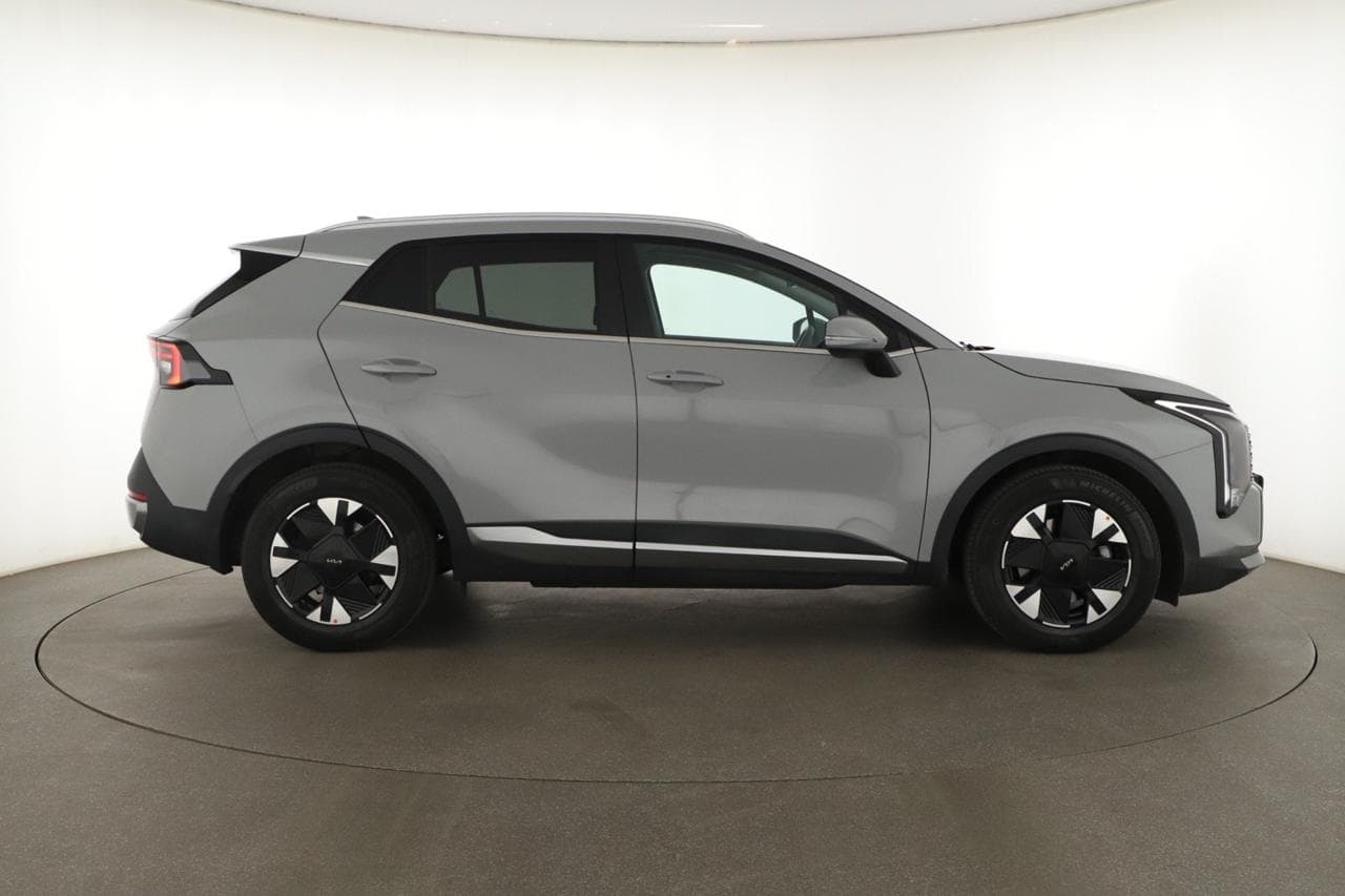 2025 Kia SPORTAGE - 8