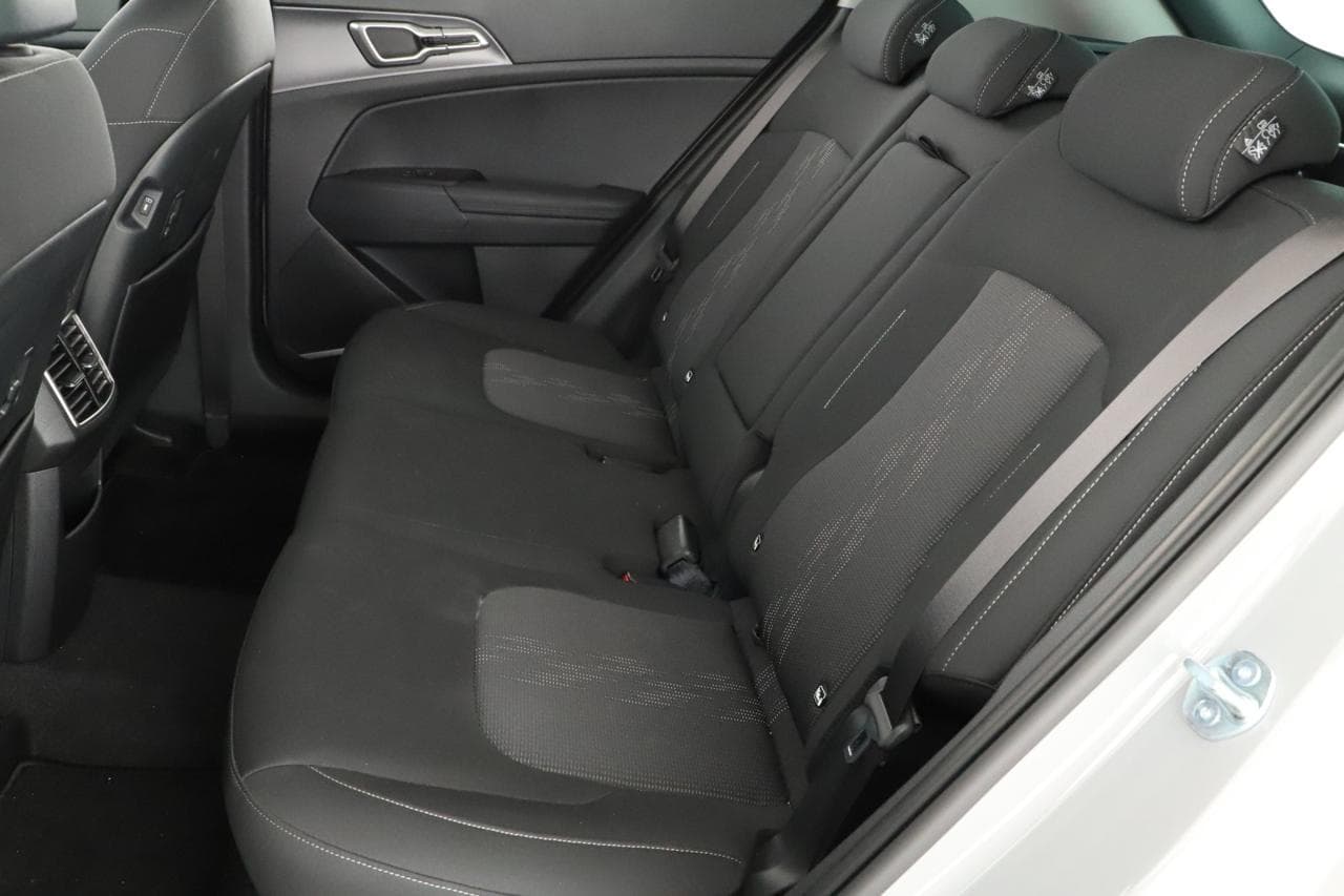 2025 Kia SPORTAGE - 12
