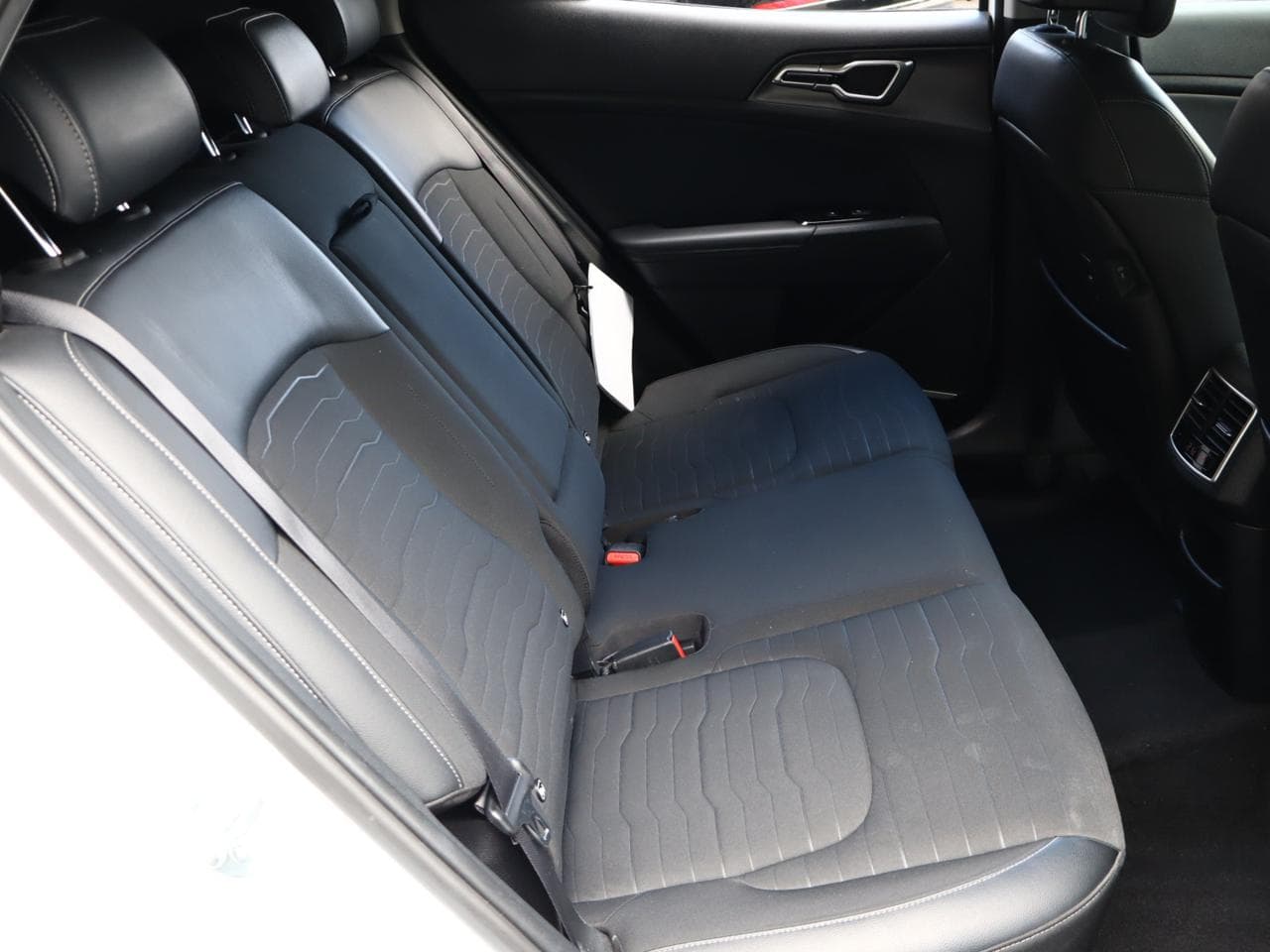 2022 Kia SPORTAGE - 11