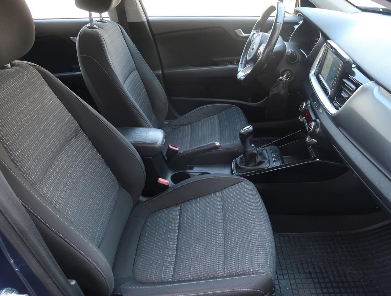 2020 Kia STONIC - 12