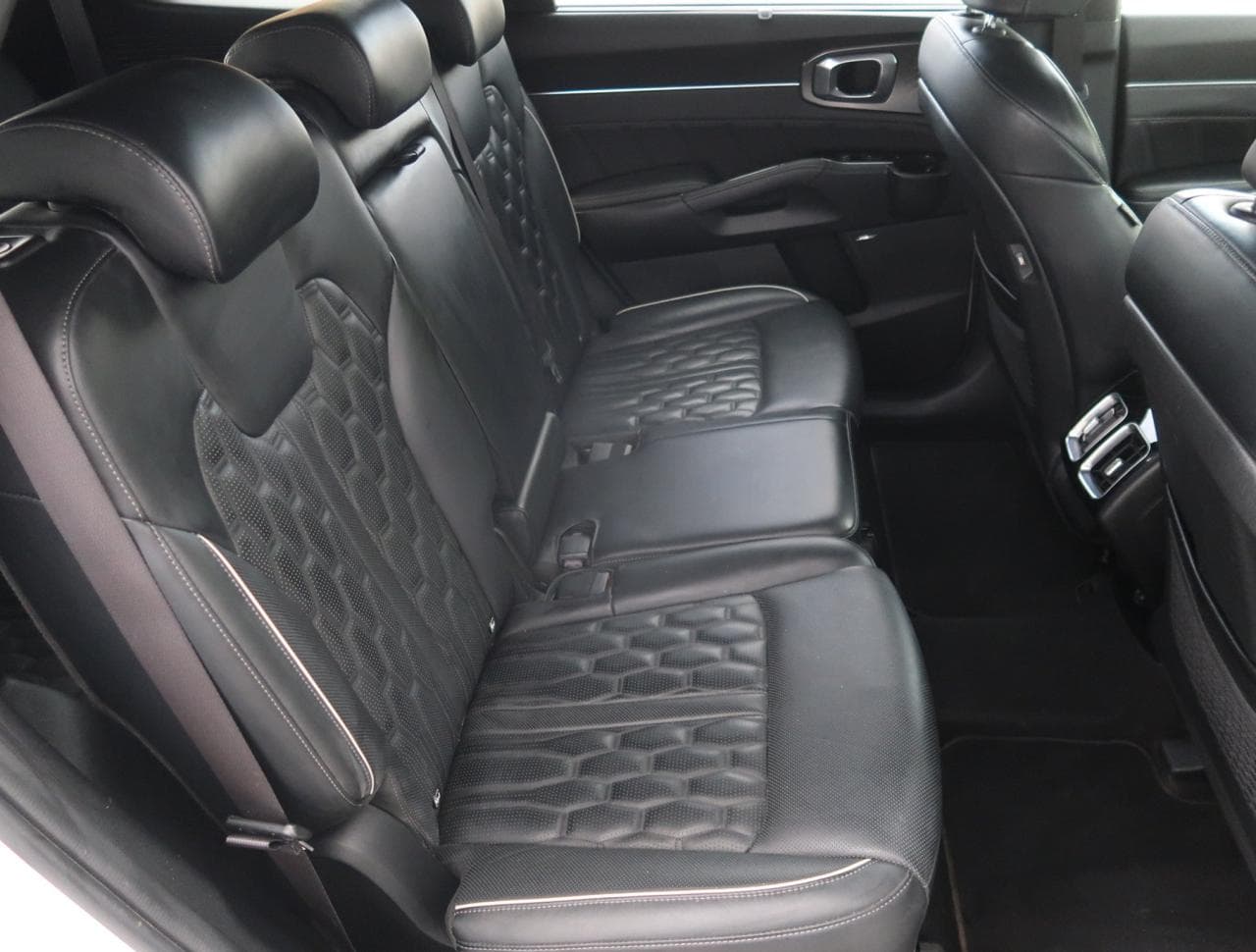 2021 Kia SORENTO - 11