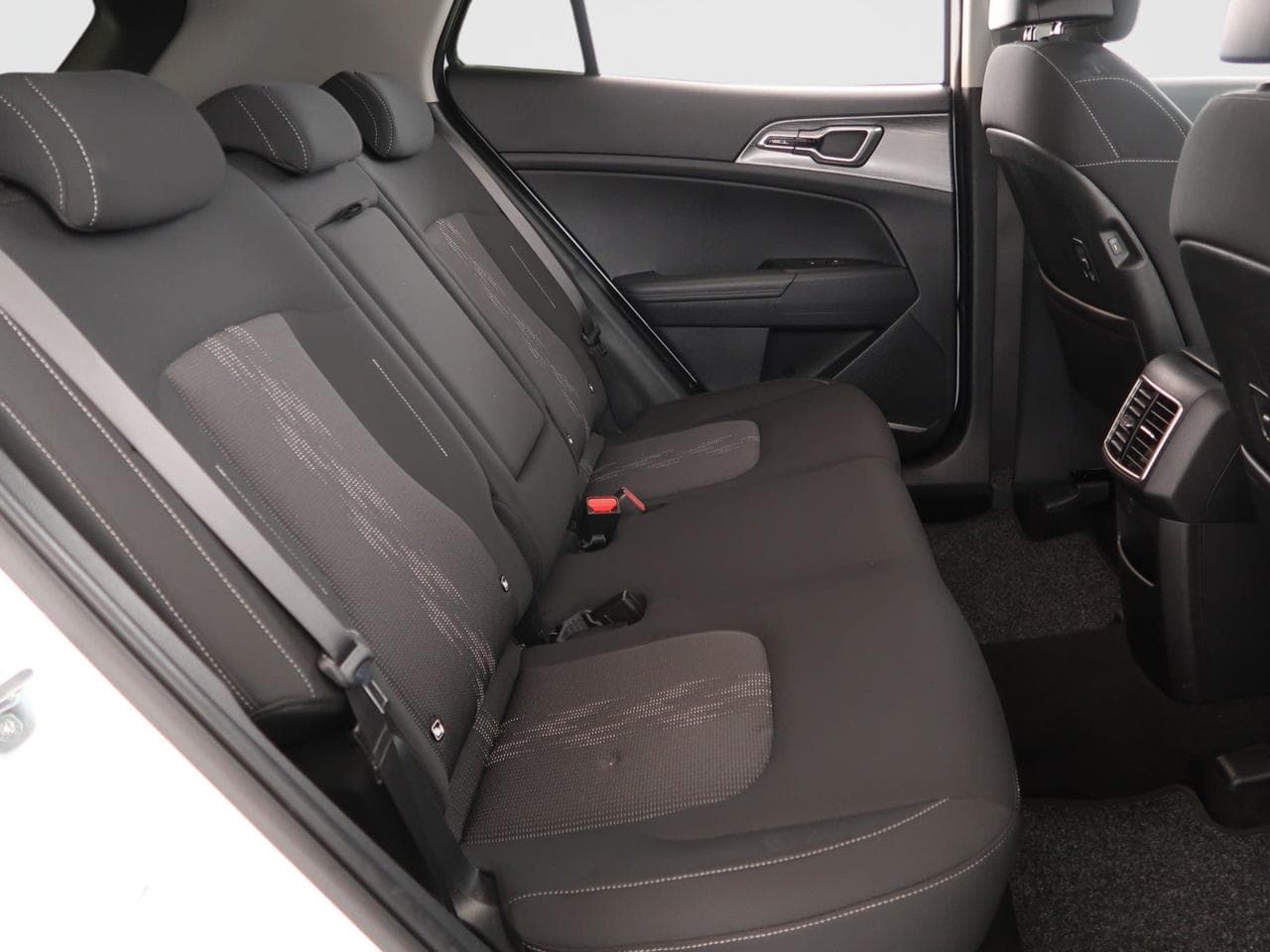 2024 Kia SPORTAGE - 18