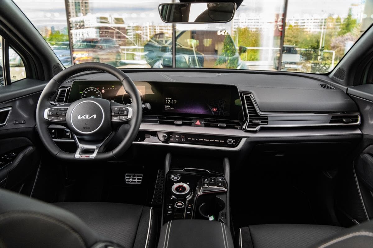 2025 Kia SPORTAGE - 16