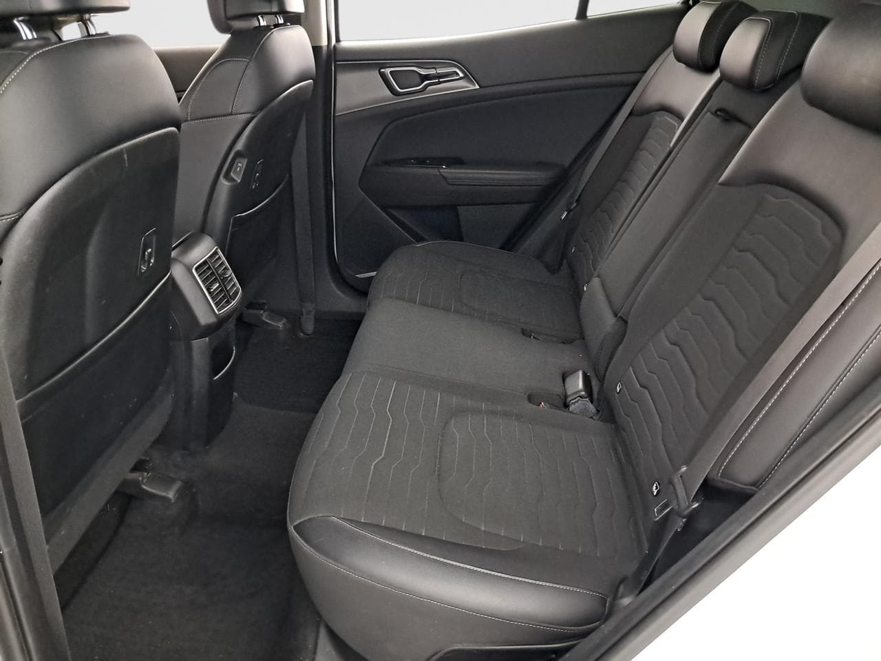 2023 Kia SPORTAGE - 23