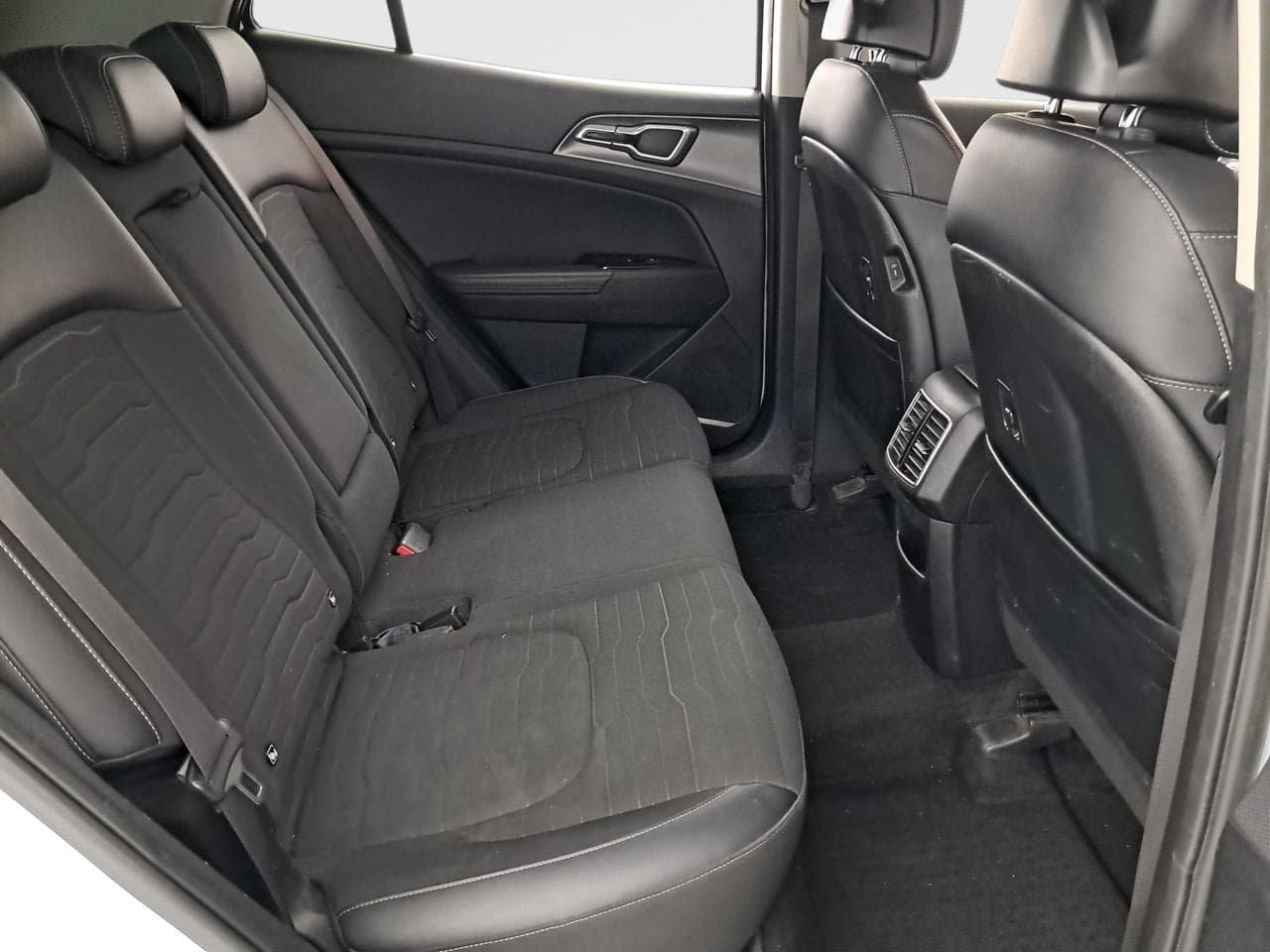 2023 Kia SPORTAGE - 21