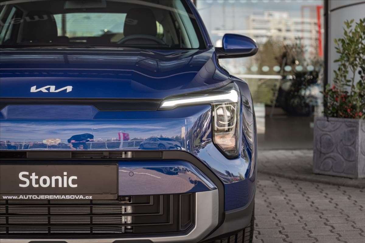 2025 Kia STONIC - 17