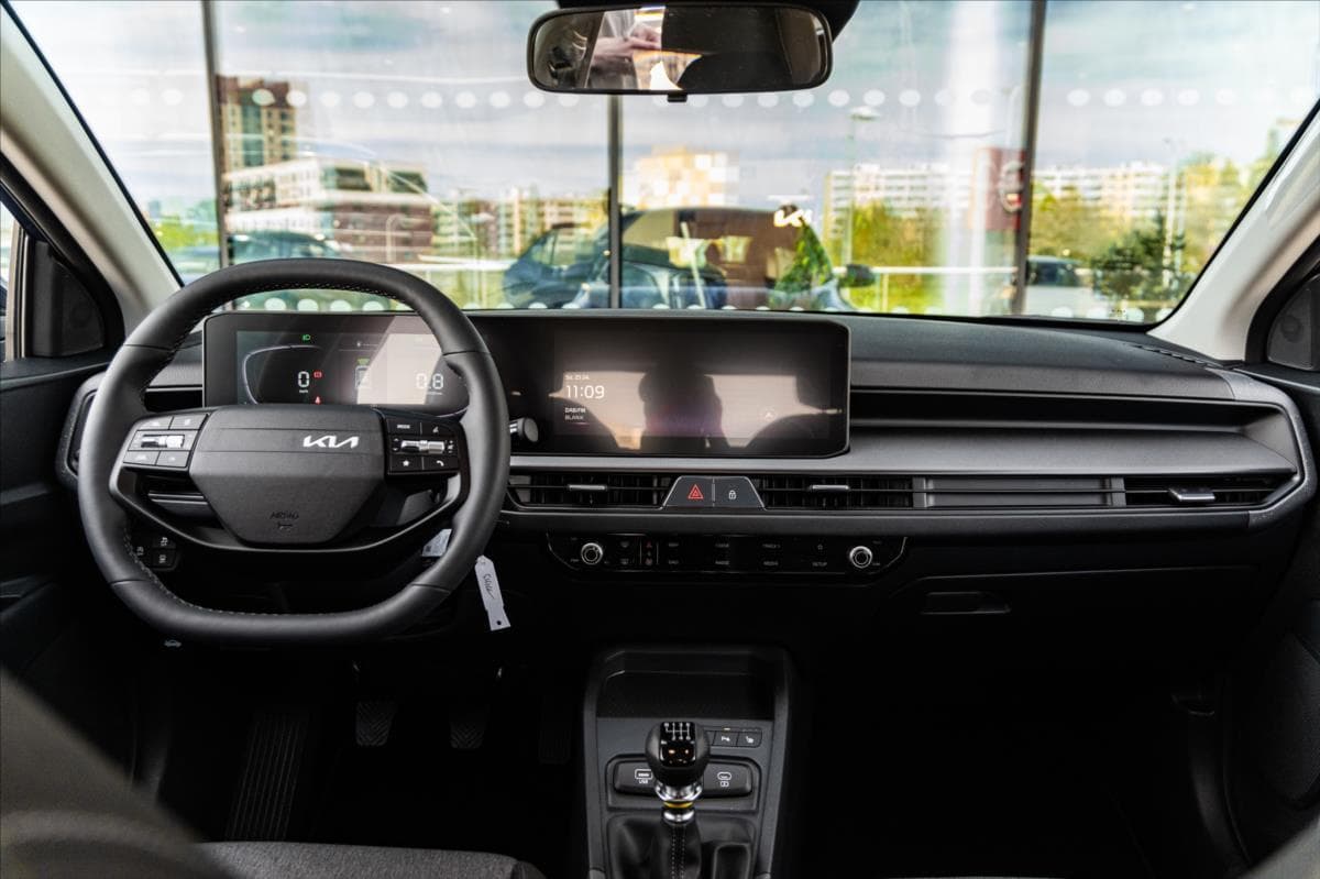 2025 Kia STONIC - 23