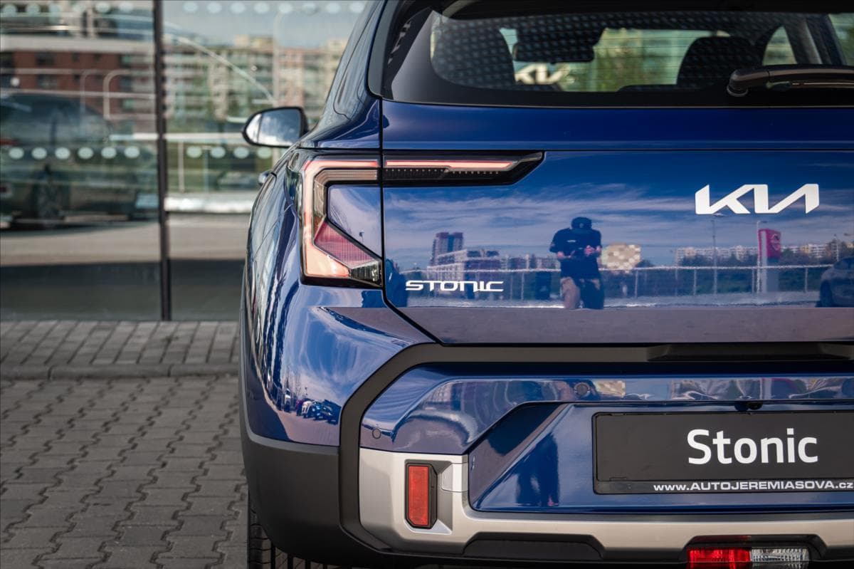 2025 Kia STONIC - 18