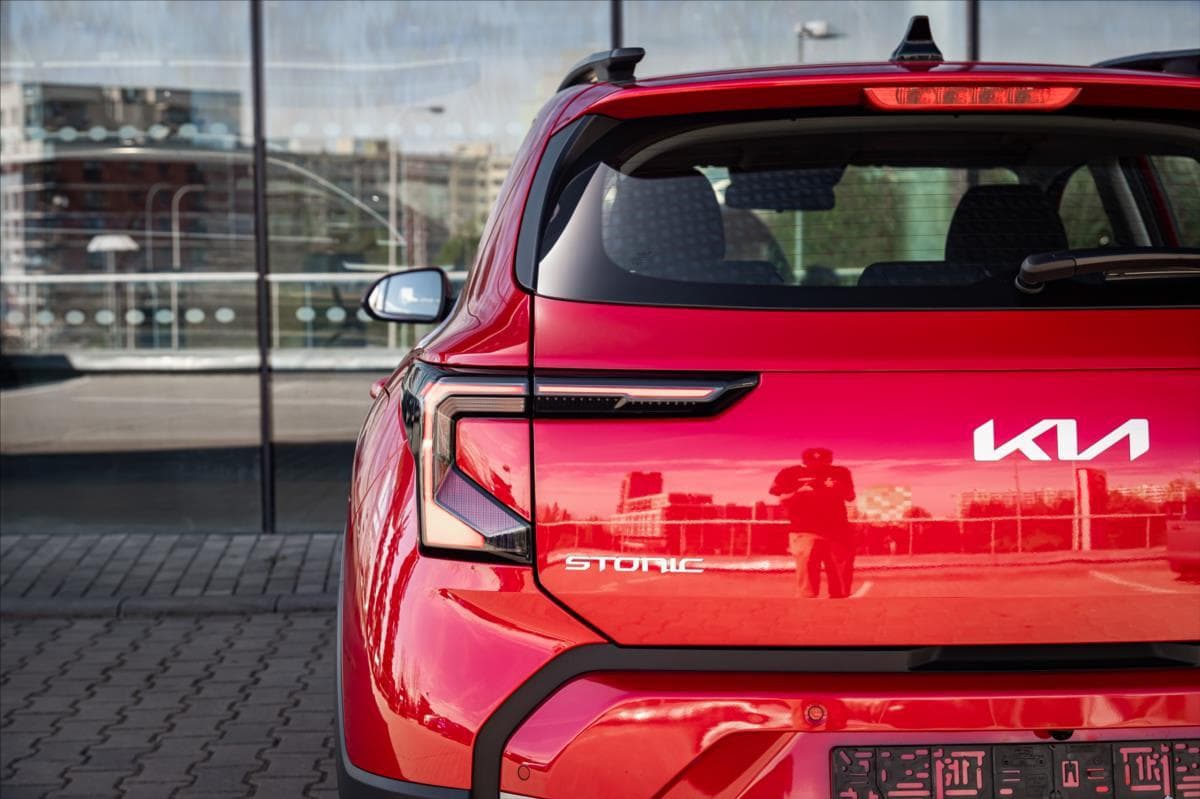 2025 Kia STONIC - 12